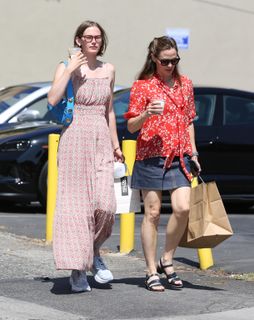 Jennifer Garner feet photo 3