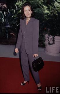 Jennifer Grey feet photo thumbnail