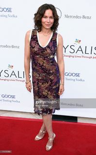 Jennifer Grey feet photo thumbnail