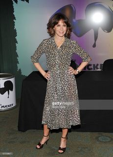 Jennifer Grey feet photo thumbnail