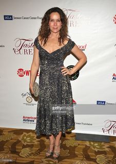 Jennifer Grey feet photo thumbnail