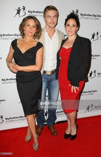 Jennifer Grey feet photo thumbnail