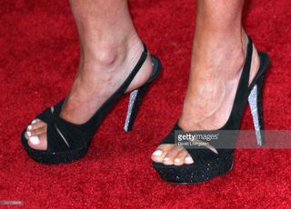 Jennifer Grey feet photo thumbnail
