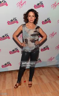 Jennifer Grey feet photo thumbnail