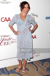 Jennifer Grey feet photo thumbnail