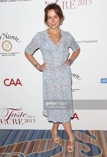 Jennifer Grey feet photo thumbnail