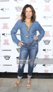 Jennifer Grey feet photo thumbnail