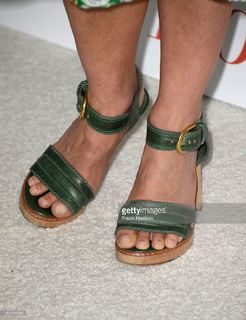 Jennifer Grey feet photo thumbnail
