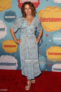 Jennifer Grey feet photo thumbnail
