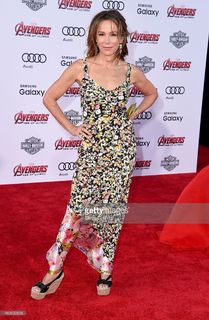 Jennifer Grey feet photo thumbnail
