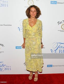 Jennifer Grey feet photo thumbnail