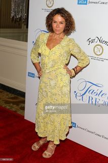 Jennifer Grey feet photo thumbnail