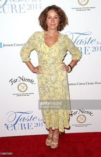 Jennifer Grey feet photo thumbnail