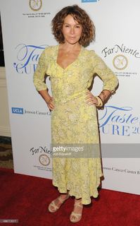 Jennifer Grey feet photo thumbnail