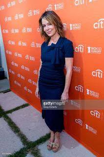 Jennifer Grey feet photo thumbnail