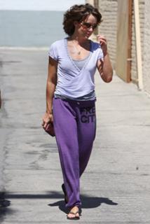 Jennifer Grey feet photo thumbnail