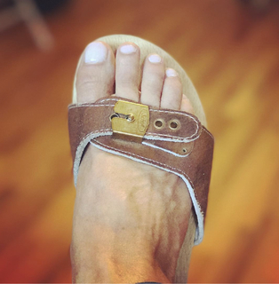 Jennifer Grey feet photo thumbnail