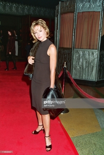Jennifer Grey feet photo thumbnail