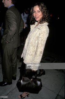 Jennifer Grey feet photo thumbnail