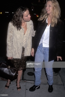Jennifer Grey feet photo thumbnail