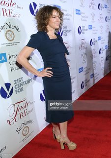 Jennifer Grey feet photo thumbnail
