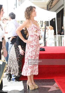 Jennifer Grey feet photo thumbnail