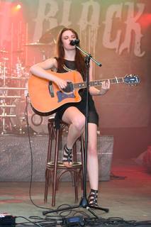Jennifer Haben feet photo 4