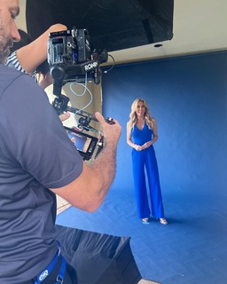 Jennifer Hale feet photo 6