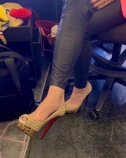 Jennifer Hale feet photo 13