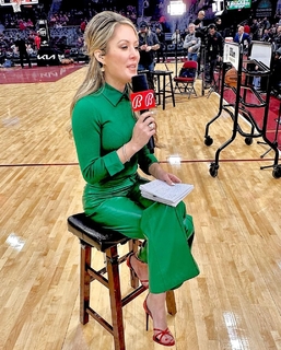 Jennifer Hale feet photo 3