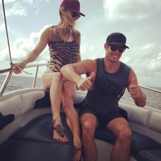 Jennifer Hawkins feet photo thumbnail