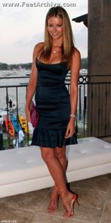 Jennifer Hawkins feet photo thumbnail