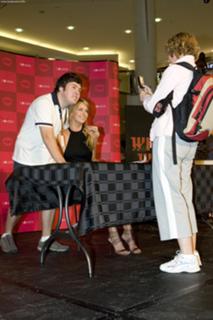 Jennifer Hawkins feet photo thumbnail