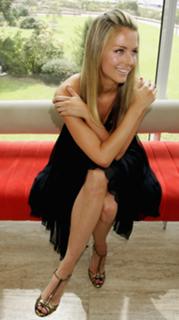 Jennifer Hawkins feet photo thumbnail
