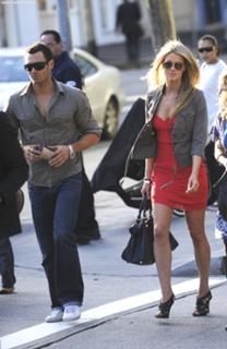 Jennifer Hawkins feet photo thumbnail