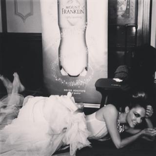 Jennifer Hawkins feet photo thumbnail