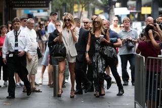 Jennifer Hawkins feet photo thumbnail