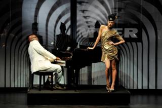 Jennifer Hawkins feet photo thumbnail