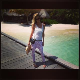 Jennifer Hawkins feet photo thumbnail