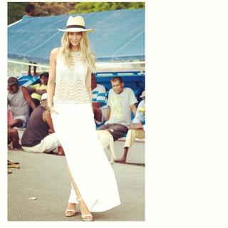 Jennifer Hawkins feet photo thumbnail