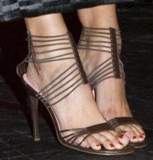 Jennifer Hawkins feet photo thumbnail