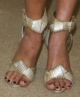 Jennifer Hawkins feet photo thumbnail