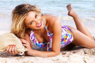 Jennifer Hawkins feet photo thumbnail