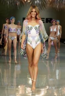 Jennifer Hawkins feet photo thumbnail