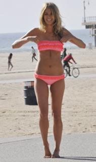 Jennifer Hawkins feet photo thumbnail