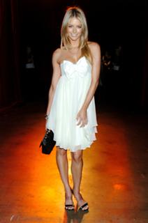 Jennifer Hawkins feet photo thumbnail