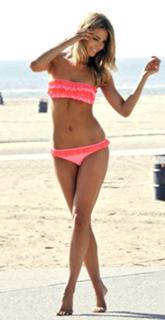 Jennifer Hawkins feet photo thumbnail