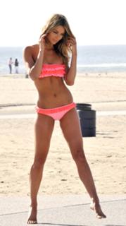 Jennifer Hawkins feet photo thumbnail