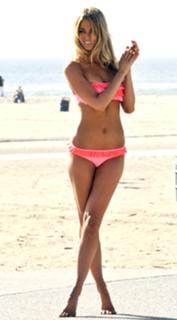 Jennifer Hawkins feet photo thumbnail