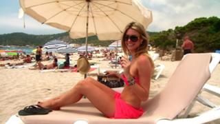 Jennifer Hawkins feet photo thumbnail